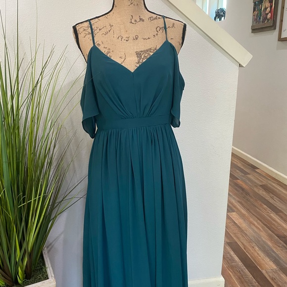 lulus cold shoulder maxi dress in emerald green - Picture 2 of 8